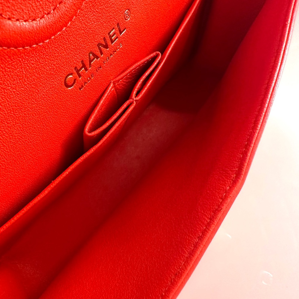 CHANEL Classic Medium Flap Bag Rouge - Picture 7 of 8